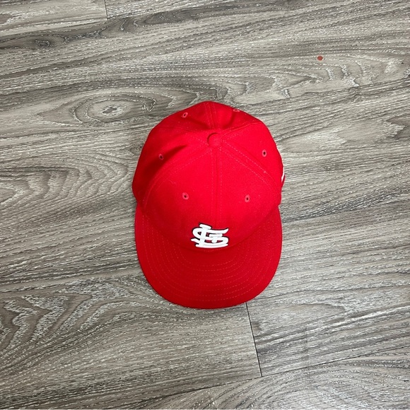 St. Louis Cardinals New Era Red Baseball Cap with Logo Size 6 7/8 - Picture 8 of 8